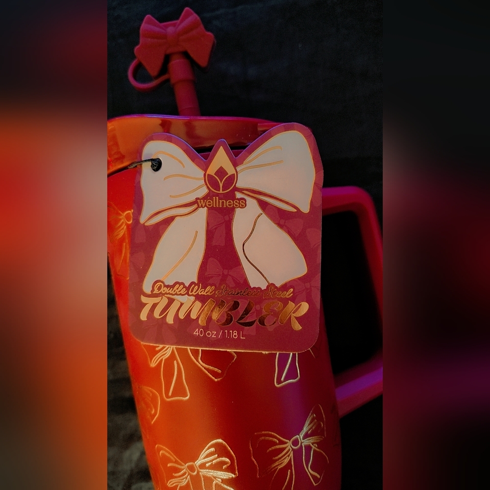 π Hydra Peak 40oz Red Bow Tumbler β NWT π - Picture 3 of 7